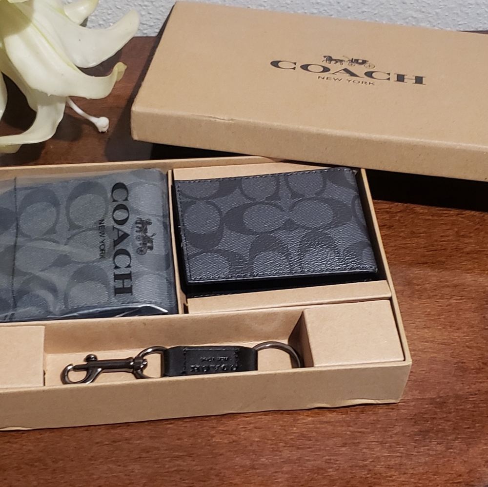 Coach Men's Black Wallet and Keychain Set - Picture 3 of 4
